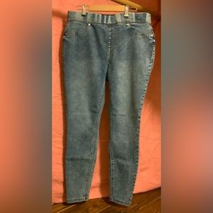 2 Pair of stretch denim pull-up jeans